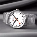 MONDAINE Evo2 43 XL Bahnhofsuhr Saphirglas Mesh