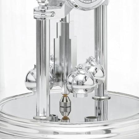 AMS Jahresuhr mit Glasglocke Klassikzahlen silber