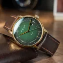 STERNGLAS Naos 38 Solaruhr grün vergoldet Bridle braun