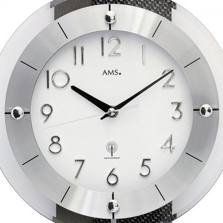 AMS Pendeluhr Funk Wanduhr anthrazit mit Carbon Applikation