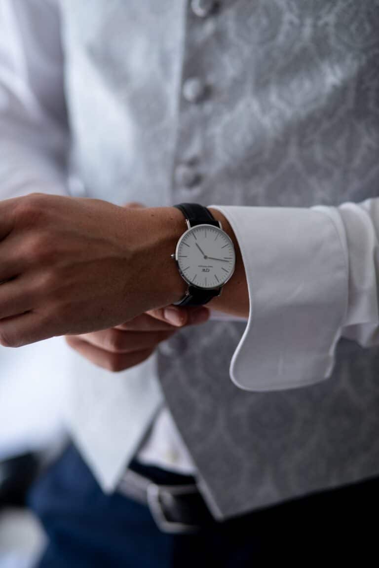 Elegante Armbanduhr für Anzugträger